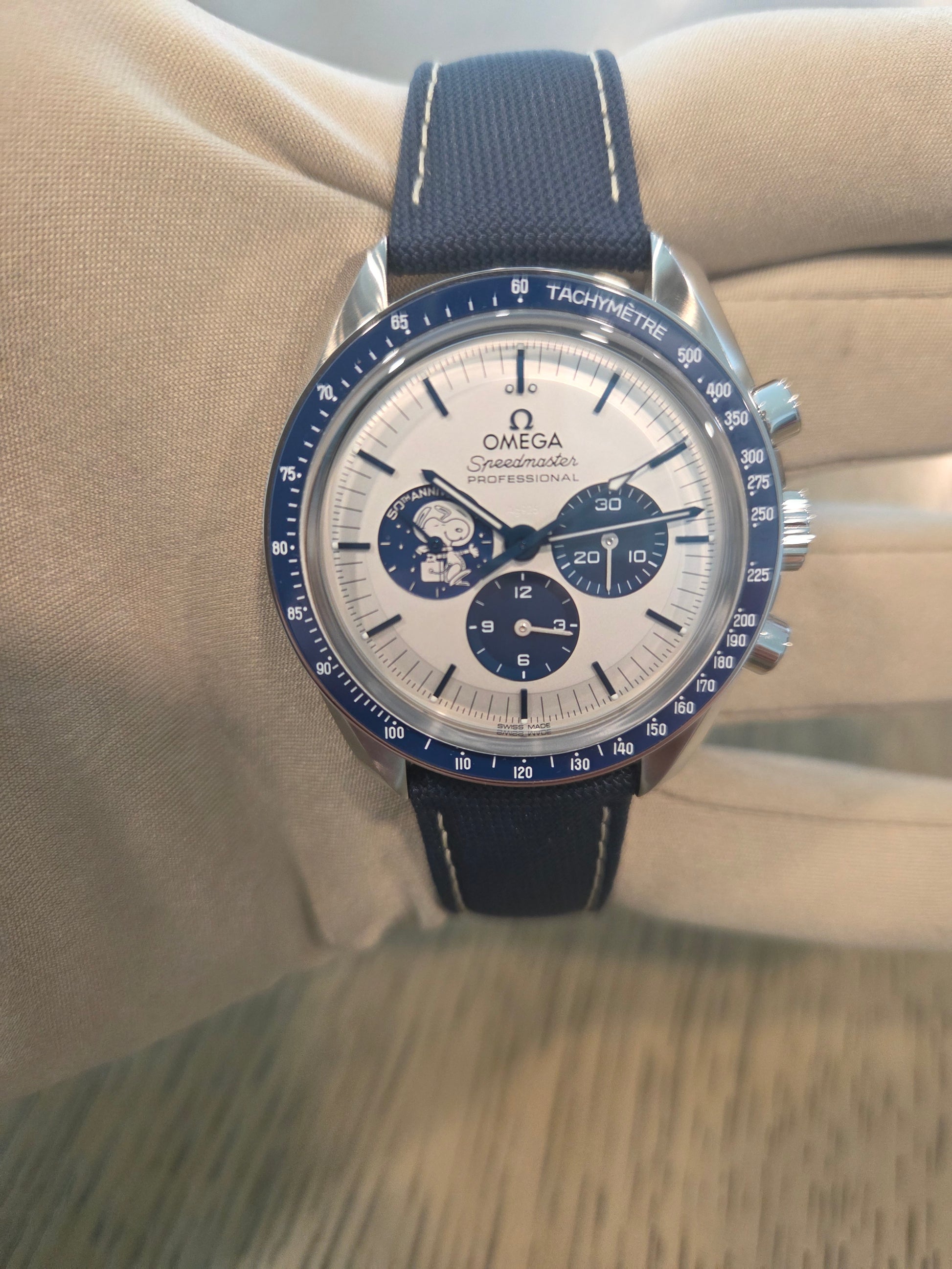 2024 Omega Speedmaster ( Snoopy )