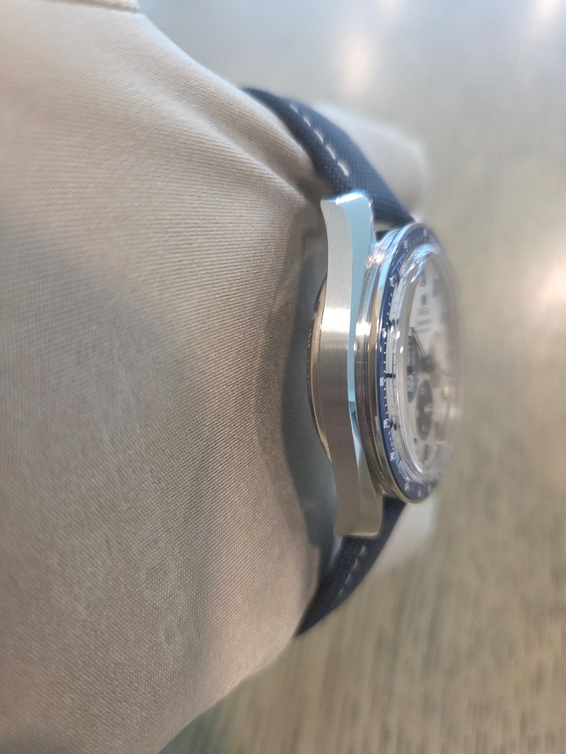 2024 Omega Speedmaster ( Snoopy )